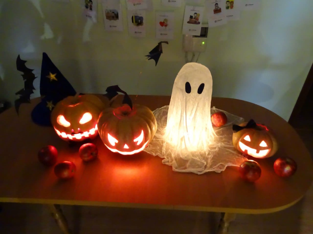 Halloween Jack o lanterns and ghost